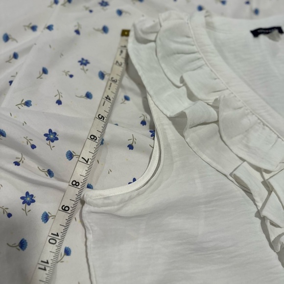 Tommy Hilfiger Women’s Sz: S White Ruffle Trim V-Neck Crinkled Sleeveless Top. - Picture 7 of 9